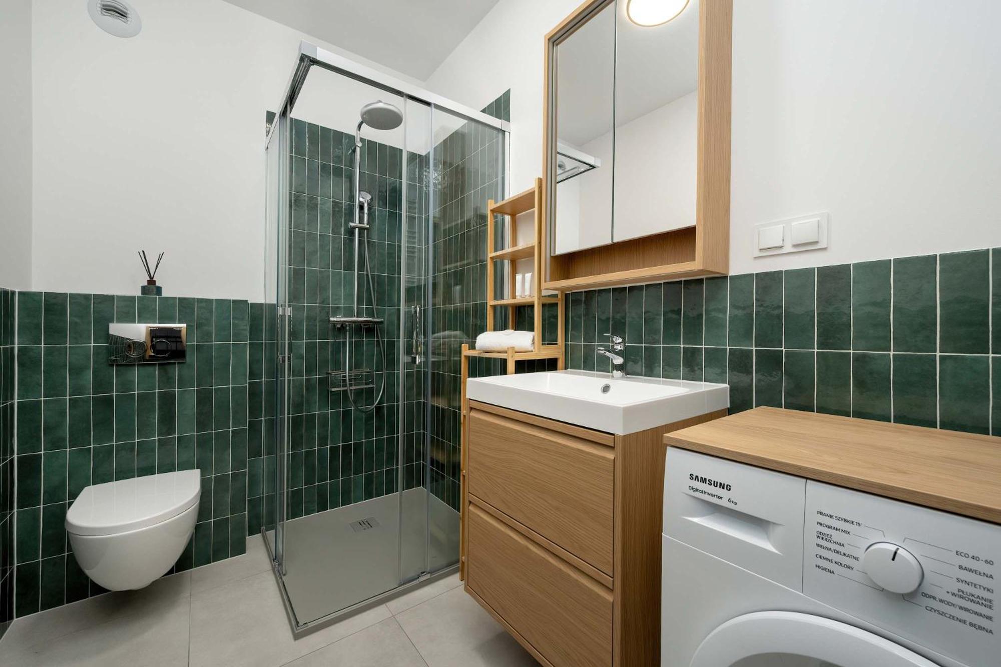 Stylish With Balcony & Parking In The Old Town Of By Renters Apartamento
