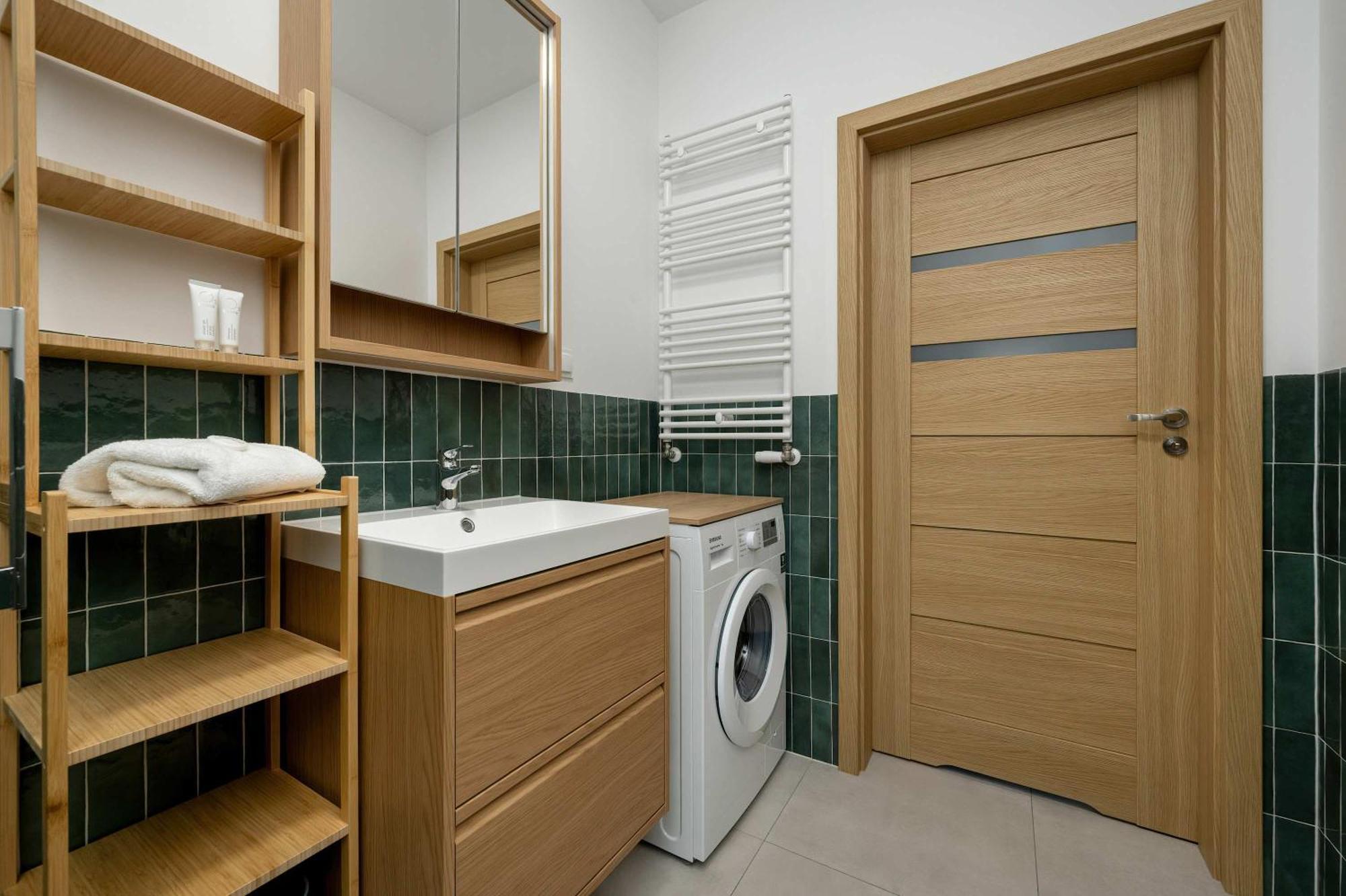 Stylish With Balcony & Parking In The Old Town Of By Renters Apartamento *