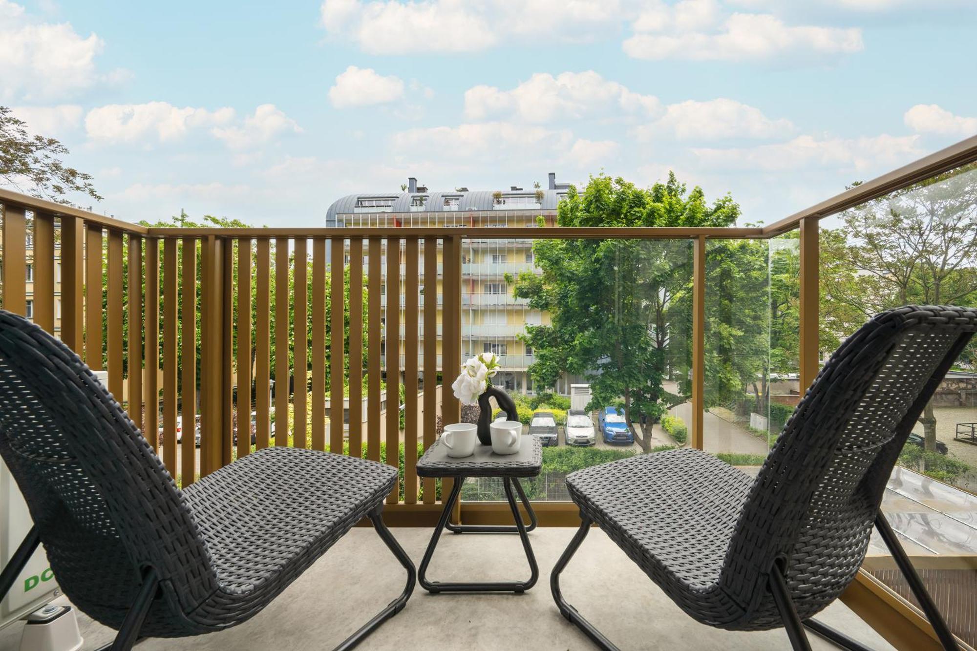 Stylish With Balcony & Parking In The Old Town Of By Renters Apartamento *