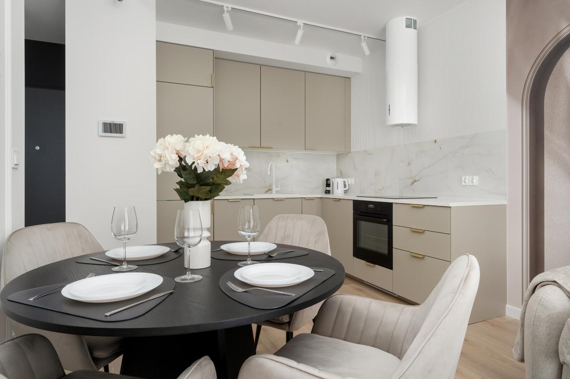 Stylish With Balcony & Parking In The Old Town Of By Renters