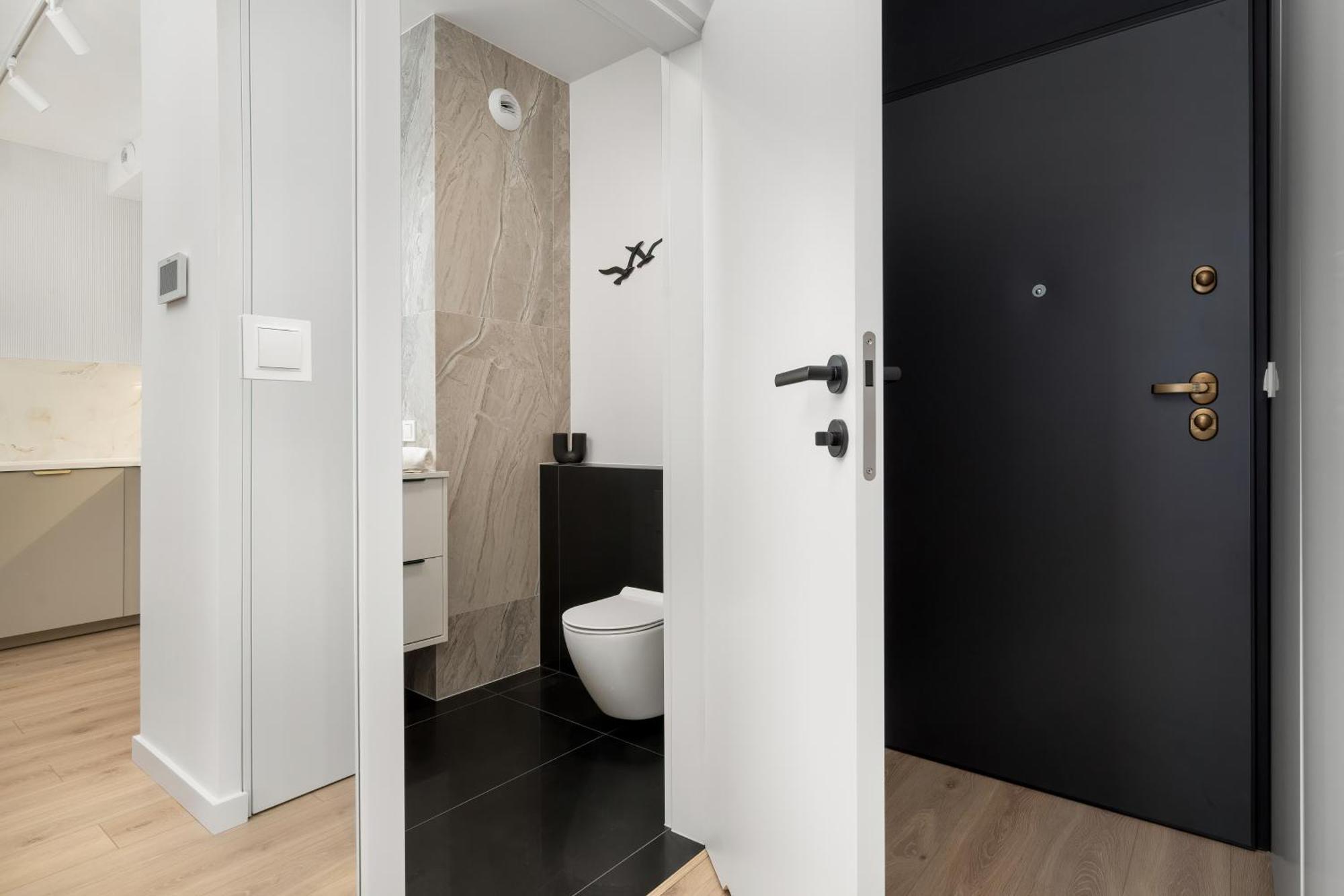 Stylish With Balcony & Parking In The Old Town Of By Renters Apartamento *